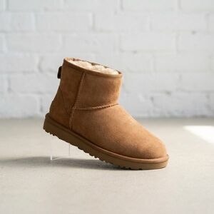 NEW UGG women's classic mini ii suede boot in chestnut
